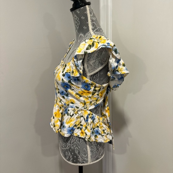 Francesca’s Womens Sz: L Floral. Flutter Sleeve. Tie Back. Peplum Top. Open back - Picture 11 of 12